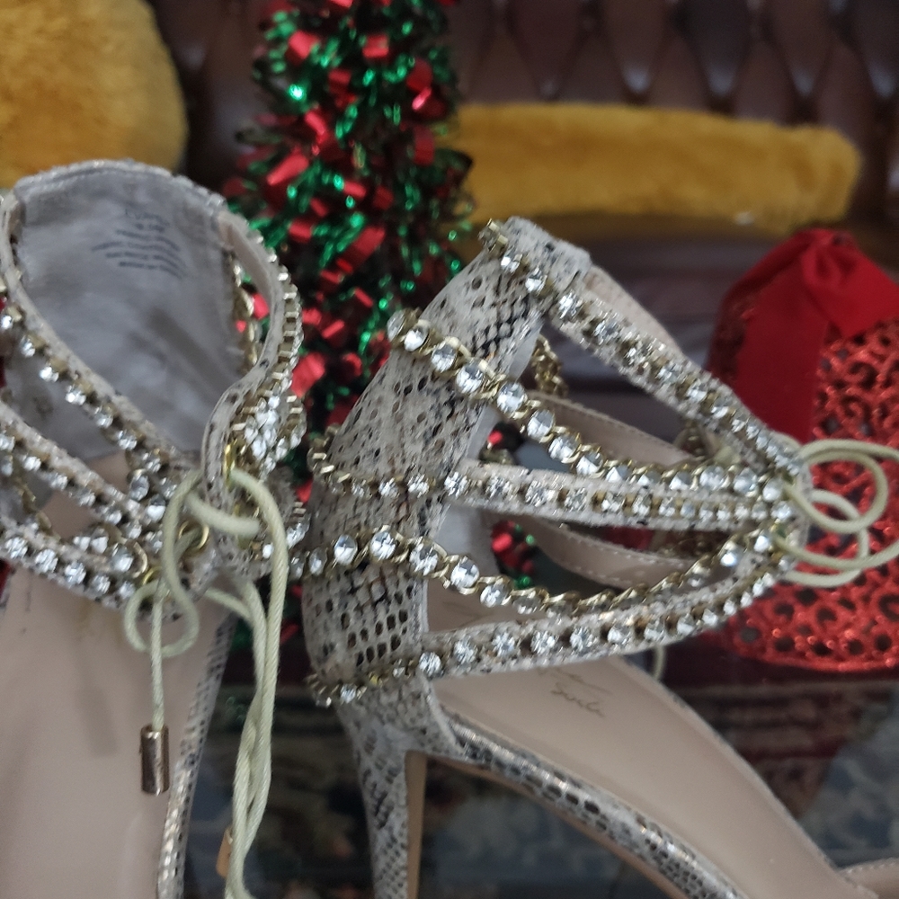 Shoes - Picture 2 of 3